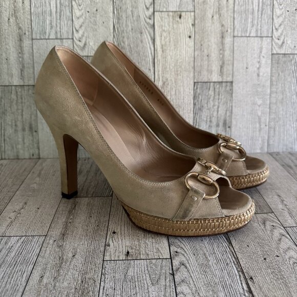 VINTAGE GUCCI NUBUCK SUEDE GOLD TONE HORSE BIT HIGH HEELS PUMP SIZE 6.5B - Picture 1 of 9